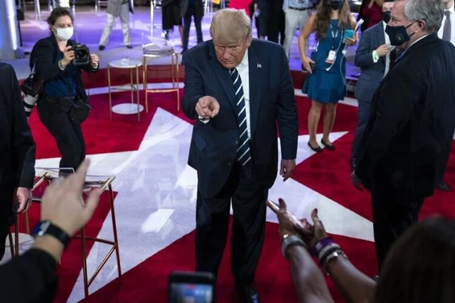 ABD Başkanı Trump canlı yayına katıldı, elinin üzerindeki detay tartışma yarattı
