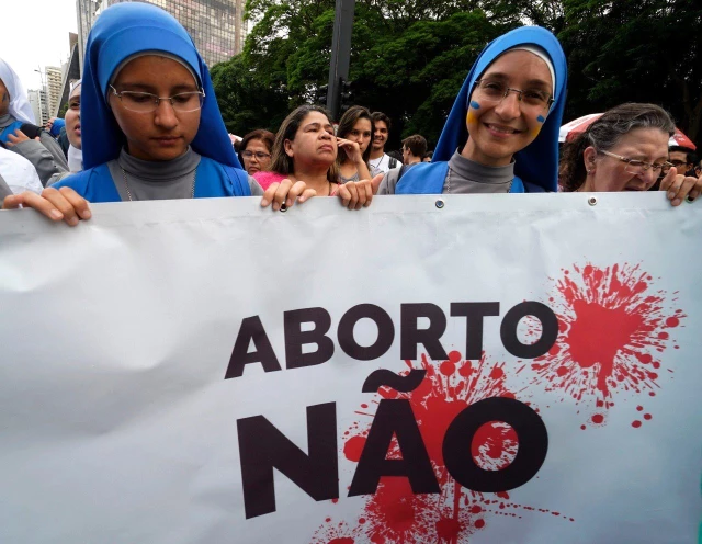 Kürtaj: Brezilya'da 'imkansız seçimle' karşı karşıya kalan tecavüz kurbanları