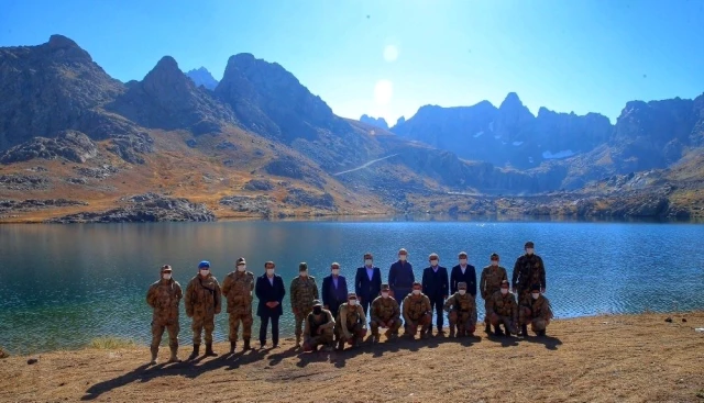 Bakan Soylu, bir dönem terör nedeniyle girilemeyen bölgede kahve ve semaver çayı içti Bakan Soylu, bir dönem terör nedeniyle girilemeyen bölgede kahve ve semaver çayı içti