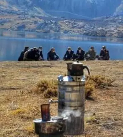 Bakan Soylu, bir dönem terör nedeniyle girilemeyen bölgede kahve ve semaver çayı içti Bakan Soylu, bir dönem terör nedeniyle girilemeyen bölgede kahve ve semaver çayı içti