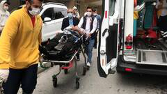 Komşuların 'park yeri' kavgası kanlı bitti: Karı-kocaya baltayla saldırdılar Komşuların 'park yeri' kavgası kanlı bitti: Karı-kocaya baltayla saldırdılar