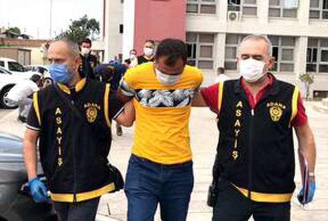 Adana'da, morgda cenaze bekleyen çiftin otomobilindeki külçe altınlar çalındı