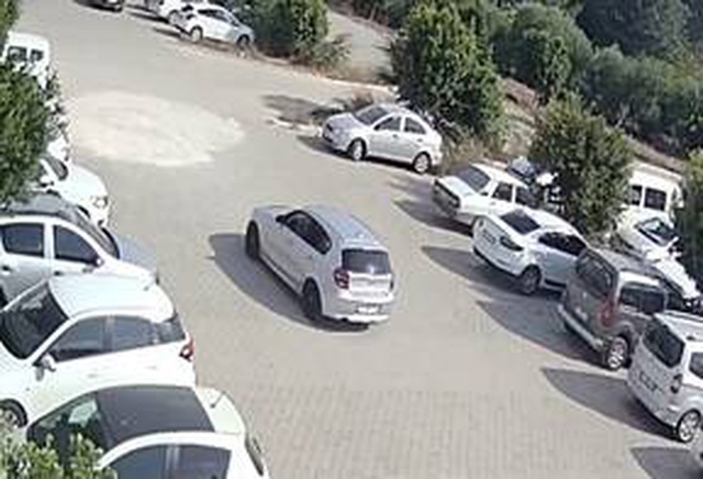 Adana'da, morgda cenaze bekleyen çiftin otomobilindeki külçe altınlar çalındı
