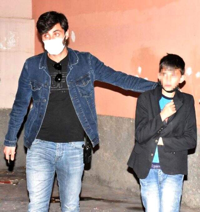 Hırsızlık yaptığı evden çıkarken yakalanan çocuk: Su içmek için eve girdim Hırsızlık yaptığı evden çıkarken yakalanan çocuk: Su içmek için eve girdim