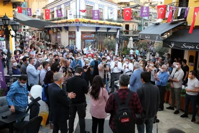 Ünlü oyuncularla fotoğraf çektiren muhtarın testi pozitif çıktı