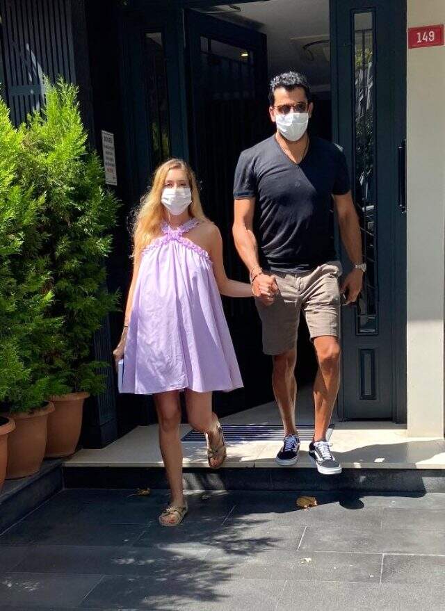 Kenan İmirzalıoğlu ve Sinem Kobal'ın ilk bebekleri dünyaya geldi Kenan İmirzalıoğlu ve Sinem Kobal'ın ilk bebekleri dünyaya geldi