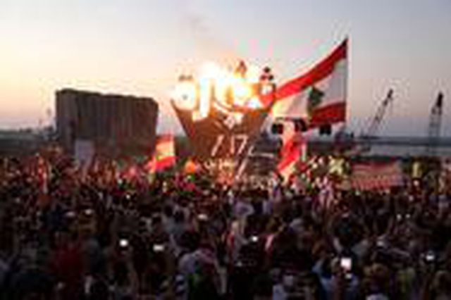 Saad Hariri: Lübnan'da hükümeti kurma görevi geçen yıl istifa eden eski başbakana verildi