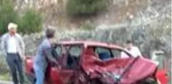 Bursa'da otomobil ile hafif ticari araç çarpıştı: 1 ölü, 3 yaralı