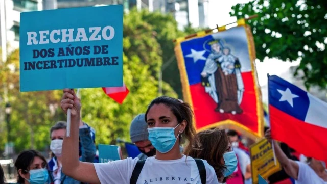 Şili'de referandum: 'Latin Amerika'nın ekonomik başarı hikayesi' neden rota değiştirmek istiyor?