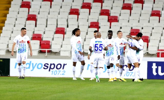 Çaykur Rizespor, deplasmanda Demir Grup Sivasspor'u 2-0 yenmeyi başardı