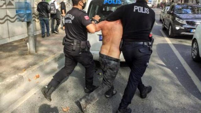 Beşiktaş'ta bayılan kağıt toplayıcısı ayılınca sağlıkçılara ve polislere saldırdı
