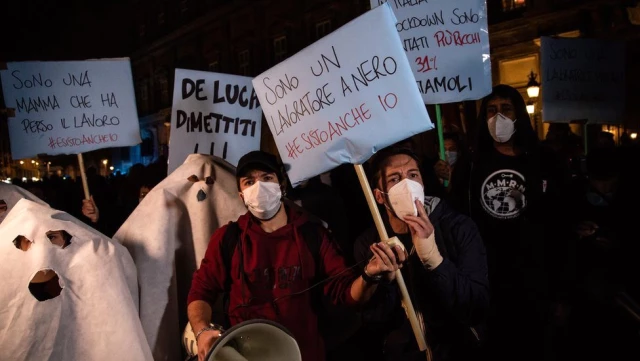 İtalya'da koronavirüs tedbirlerinin sıkılaşması birçok kentte protesto edildi