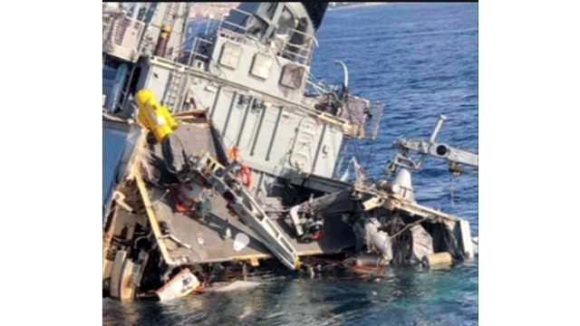 Yunanistan'da donanmaya ait anti - mayın gemisi ve konteyner gemileri çarpıştı