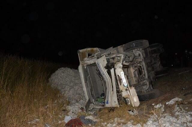 İki kamyon çarpıştığı kazada yol, kan gölüne döndü: 3 ölü, 1 yaralı