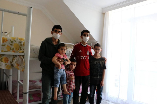 Müteahhit kardeşinin borçluları evine kurşun yağdırdı Müteahhit kardeşinin borçluları evine kurşun yağdırdı