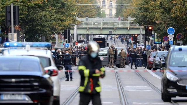 Nice'te 3 kişiyi bıçaklayarak öldüren saldırgan İtalya'dan belge alarak Fransa'ya gelmiş