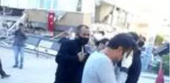 Barış Sitesi'ndeki 2 katı çöken binada kurtarma çalışmaları sürüyor (2)