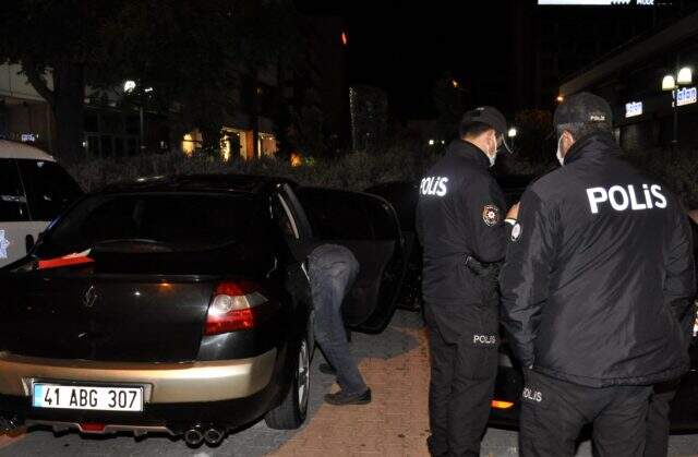Polisi alarma geçiren plaka! Gerçek ortaya çıkınca duruma sürücü bile şaşırdı Polisi alarma geçiren plaka! Gerçek ortaya çıkınca duruma sürücü bile şaşırdı