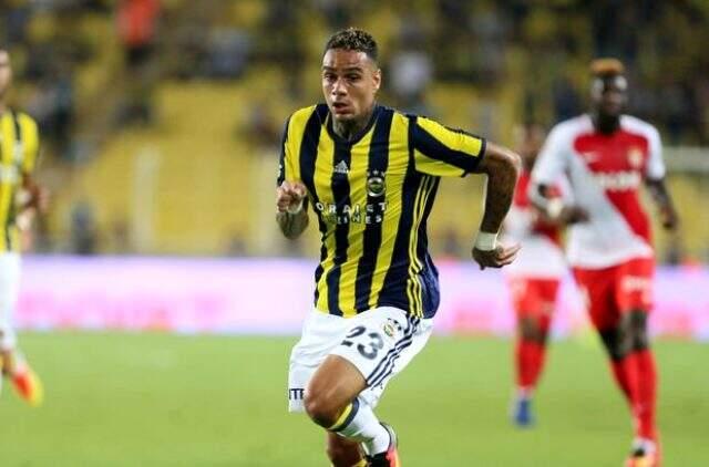 Eski Fenerbahçeli Van der Wiel, panik atak rahatsızlığı yaşadığını duyurdu