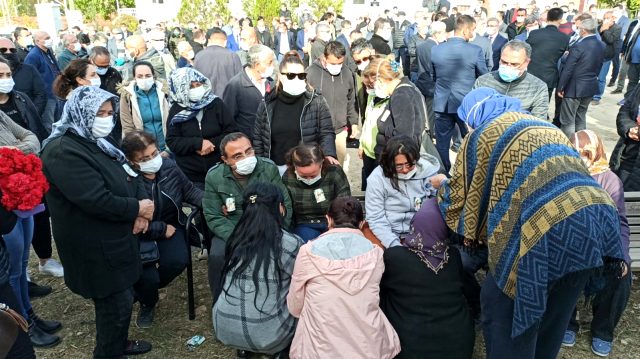 İzmir'de yürek yakan kare! Babaanne ve 4 torunu böyle uğurlandı