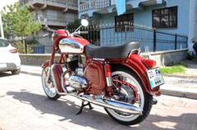 Restore ettiği 51 yaşındaki motosikletin son halini görenler gözlerine inanamıyor