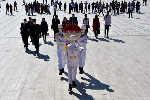 Abdulsamed Elçi ve beraberindeki partililer Anıtkabir'i ziyaret etti