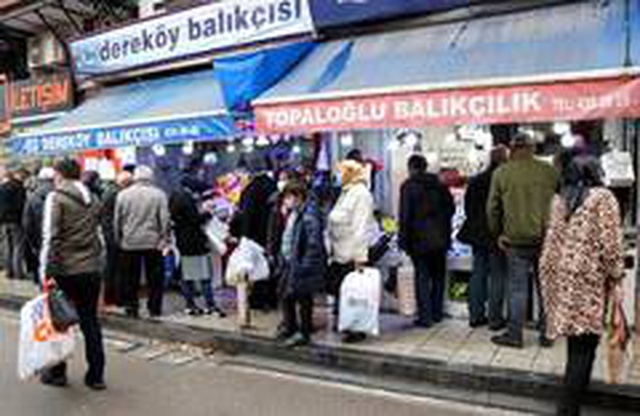 Palamudun yerini alan hamsi kilosu 20 TL'den kapış kapış satılıyor