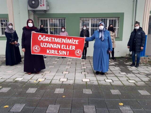 Bursa'da iki öğretmen okul önünde darbedildi