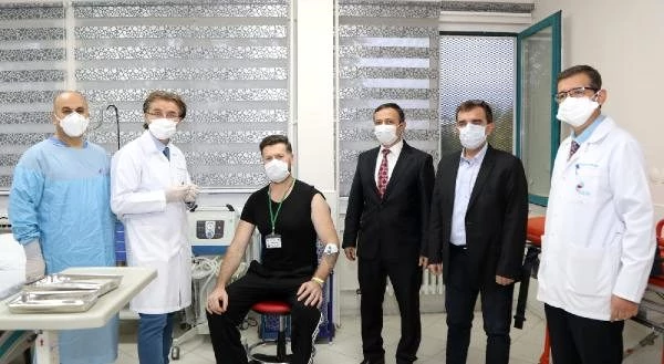 Yerli koronavirüs aşısının insan deneyleri Kayseri'de başladı! İlk doz gönüllüye uygulandı