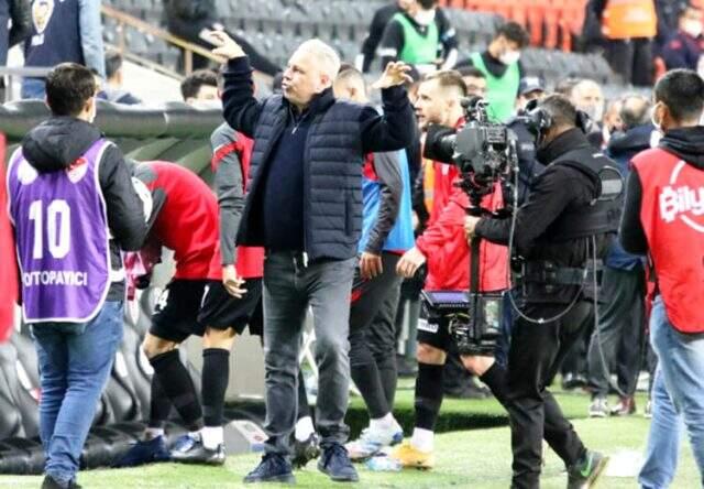 Gaziantep-Beşiktaş maçında sinirler gerildi! Yedek kulübesi bir anda karıştı