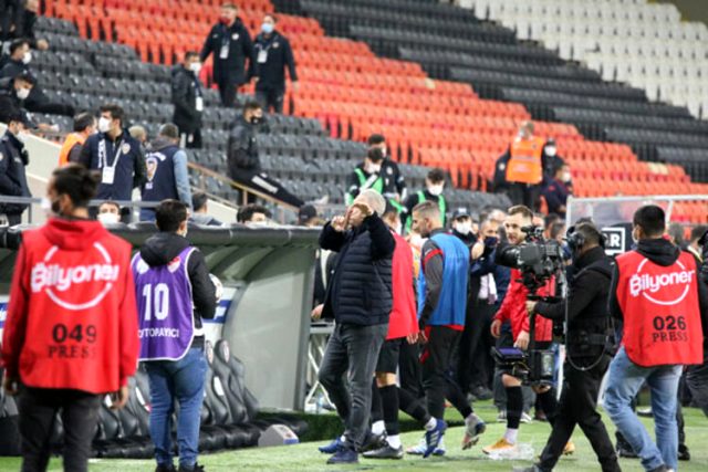 Gaziantep-Beşiktaş maçında sinirler gerildi! Yedek kulübesi bir anda karıştı