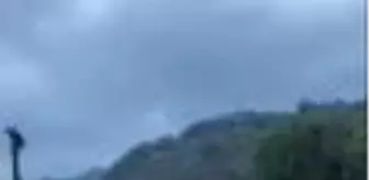 Köprü inşaatı şantiyesini sel vurdu, iş makineleri selde sürüklendi