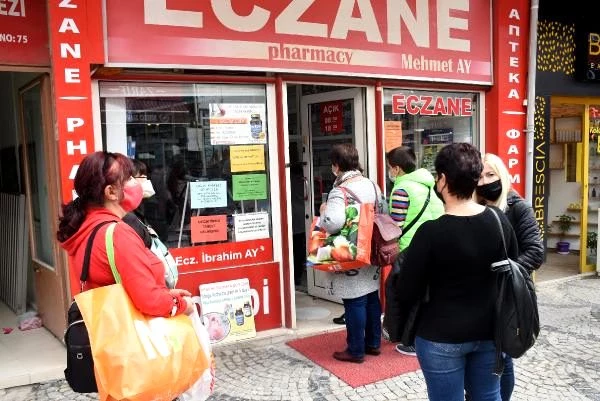 Aspirinin koronavirüsten koruduğunu duyan Bulgar turistler, Edirne'deki eczanelere akın etti