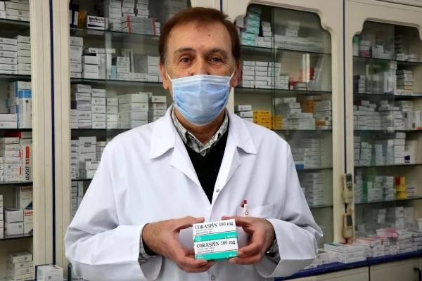 Aspirinin koronavirüsten koruduğunu duyan Bulgar turistler, Edirne'deki eczanelere akın etti