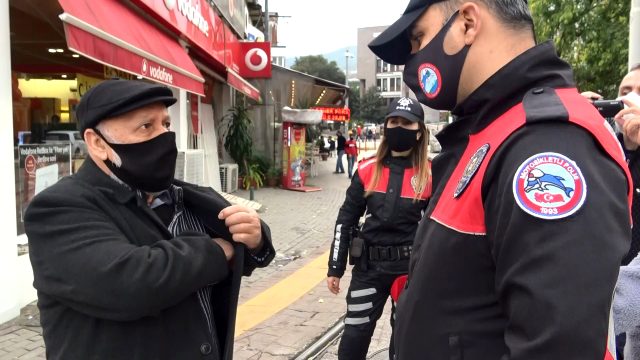 Bursa'daki koronavirüs denetiminde polisten Suriyelilere Arapça uyarı