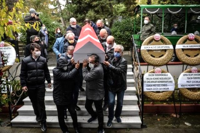 Türk müziğinin duayen ismi Timur Selçuk, son yolculuğuna uğurlandı