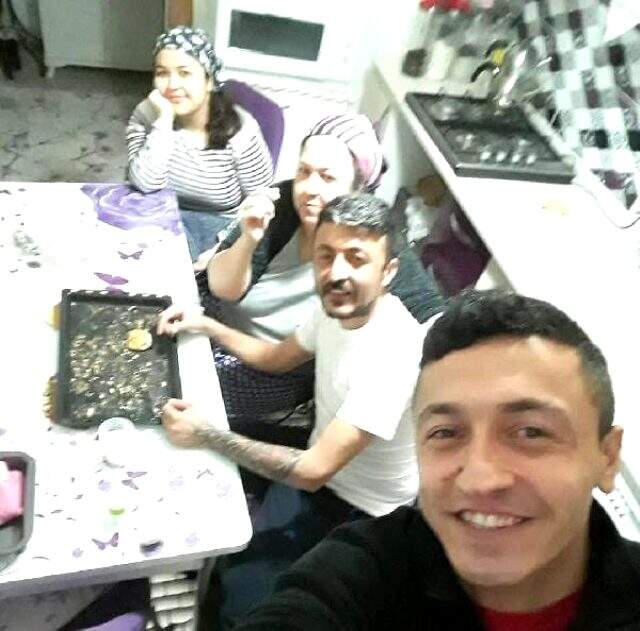 Eşini ve 2 çocuğunu öldüren şüpheli tutuklandı Eşini ve 2 çocuğunu öldüren şüpheli tutuklandı