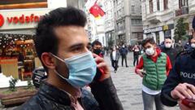 Maske takmayan genç, ceza yememek için polis ağabeyini aradı Maske takmayan genç, ceza yememek için polis ağabeyini aradı