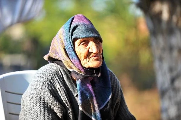 120 yaşındaki Fatma Nine'nin yürekleri ısıtan Atatürk anısı: Ne yaptığımı sordu, ekmek parası verdi