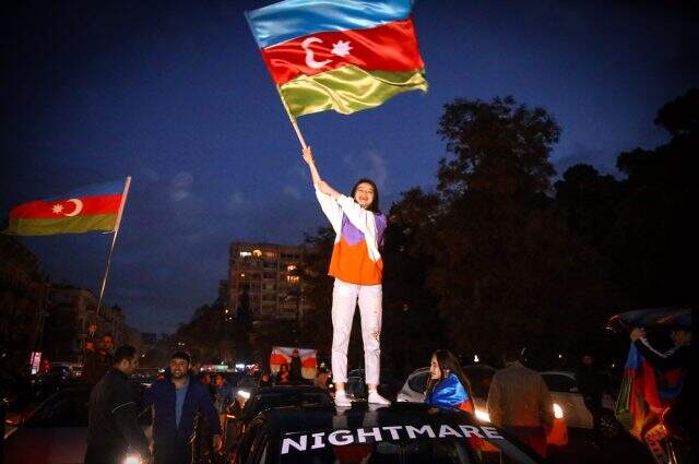 Azerbaycan'da tarihi gece! Zafer kutlamaları sabaha kadar devam etti Azerbaycan'da tarihi gece! Zafer kutlamaları sabaha kadar devam etti