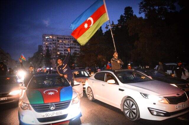 Azerbaycan'da tarihi gece! Zafer kutlamaları sabaha kadar devam etti Azerbaycan'da tarihi gece! Zafer kutlamaları sabaha kadar devam etti