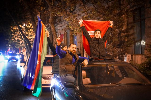 Azerbaycan'da tarihi gece! Zafer kutlamaları sabaha kadar devam etti