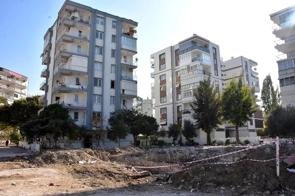 İzmir'deki depremde yıkılan binanın müteahhidi, Elazığ depremi sonrası 'Mezarda oturuyoruz' yazmış
