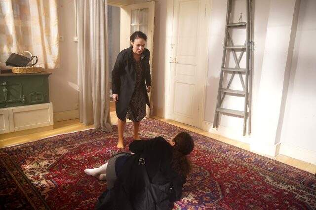 Masumlar Apartmanı izleyicileri ekrana kilitledi! Han, İnci'ye bir sırrını açıklıyor