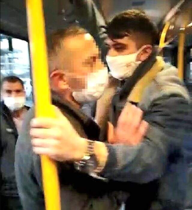 Otobüste kadınlara bakarak kendisini tatmin eden vatandaştan iğrenç savunma: İki taraflı zannettim Otobüste kadınlara bakarak kendisini tatmin eden vatandaştan iğrenç savunma: İki taraflı zannettim