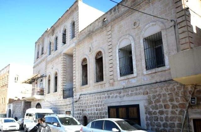 Yüzde 90 başarı sağlayan koronavirüs aşısının mimarlarından Prof. Uğur Şahin'in Hatay'da doğduğu ev görüntülendi