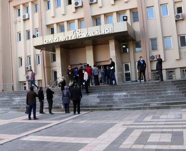 Son dakika haberi | Bomba imha robotuyla patlatılan poşetten kıyafet ve ayakkabı çıktı