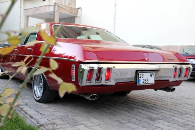 Klasik araba tutkunun 1970 model aracına talep büyük: Villasını takas eden var