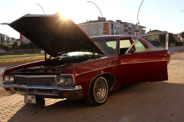 Klasik araba tutkunun 1970 model aracına talep büyük: Villasını takas eden var
