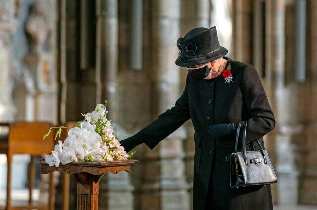 İngiltere'de aşı sıralaması belirlendi! Yaş engeline takılan Kraliçe Elizabeth, ikinci öncelik grubunda İngiltere'de aşı sıralaması belirlendi! Yaş engeline takılan Kraliçe Elizabeth, ikinci öncelik grubunda